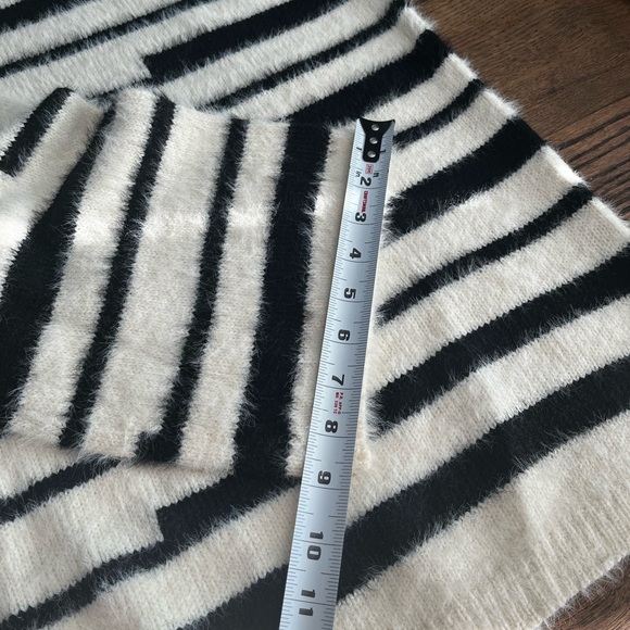 Violet & Ruby Super Soft & Comfy Sweater!! - Picture 13 of 14